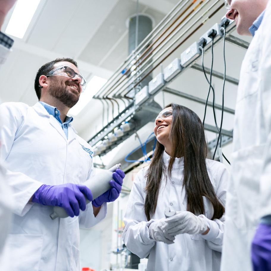 Group of Vertex scientists teaching Fellows bootcamp in lab